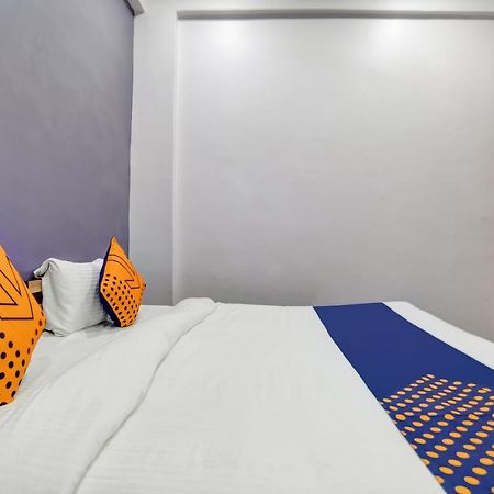Spot On 76764 Hotel Lux Индор Екстериор снимка