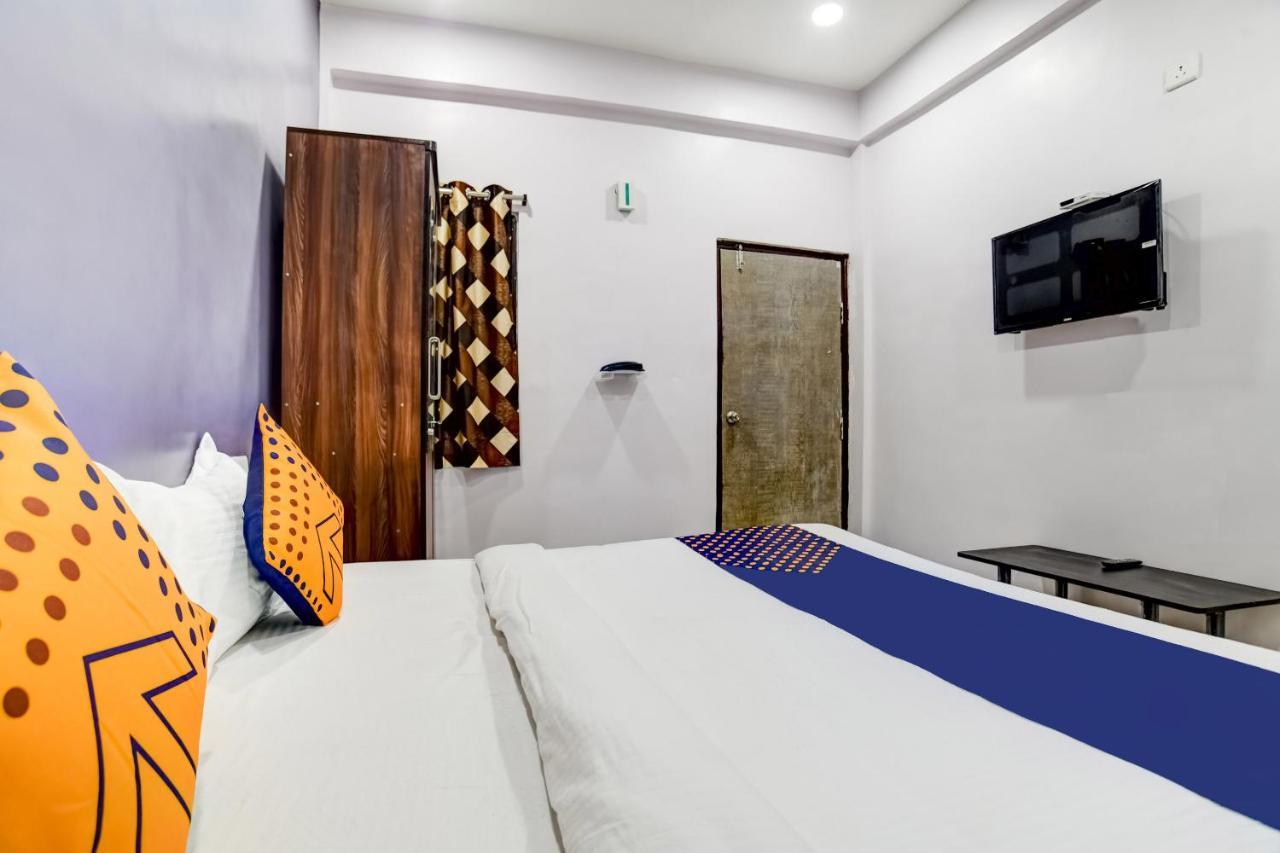Spot On 76764 Hotel Lux Индор Екстериор снимка