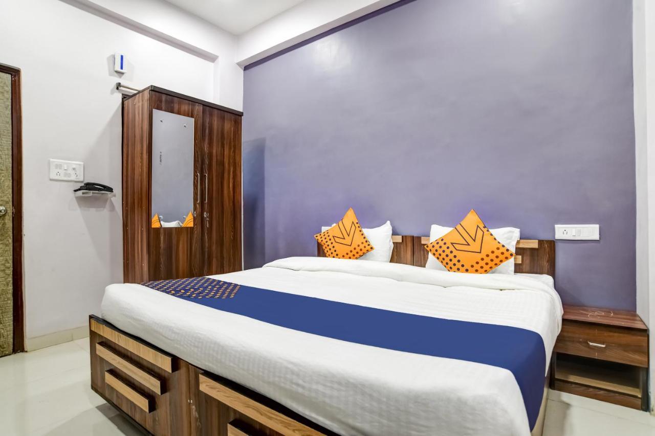 Spot On 76764 Hotel Lux Индор Екстериор снимка