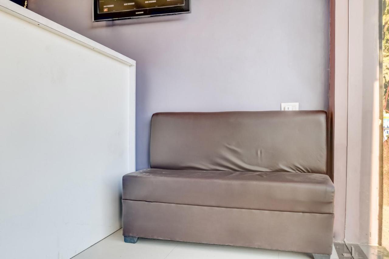 Spot On 76764 Hotel Lux Индор Екстериор снимка