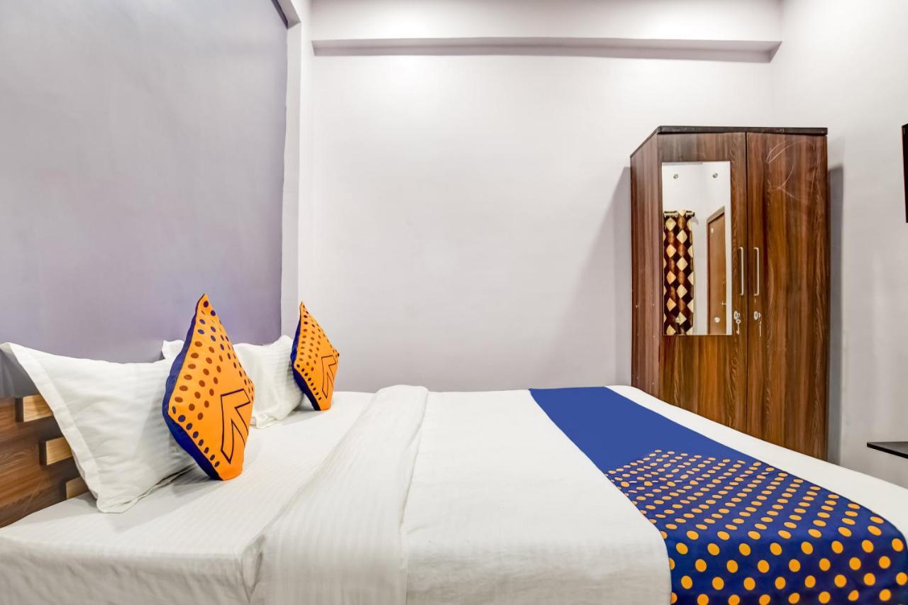Spot On 76764 Hotel Lux Индор Екстериор снимка