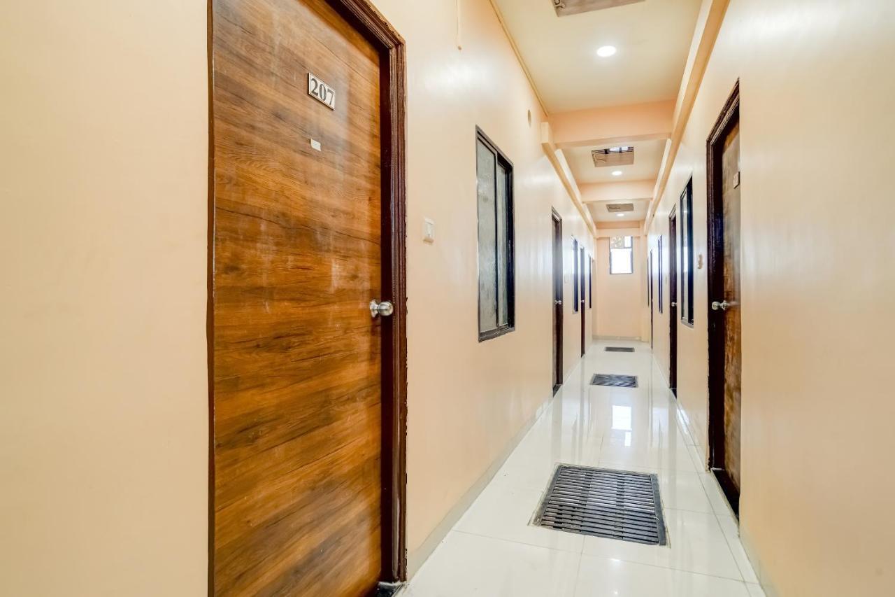 Spot On 76764 Hotel Lux Индор Екстериор снимка